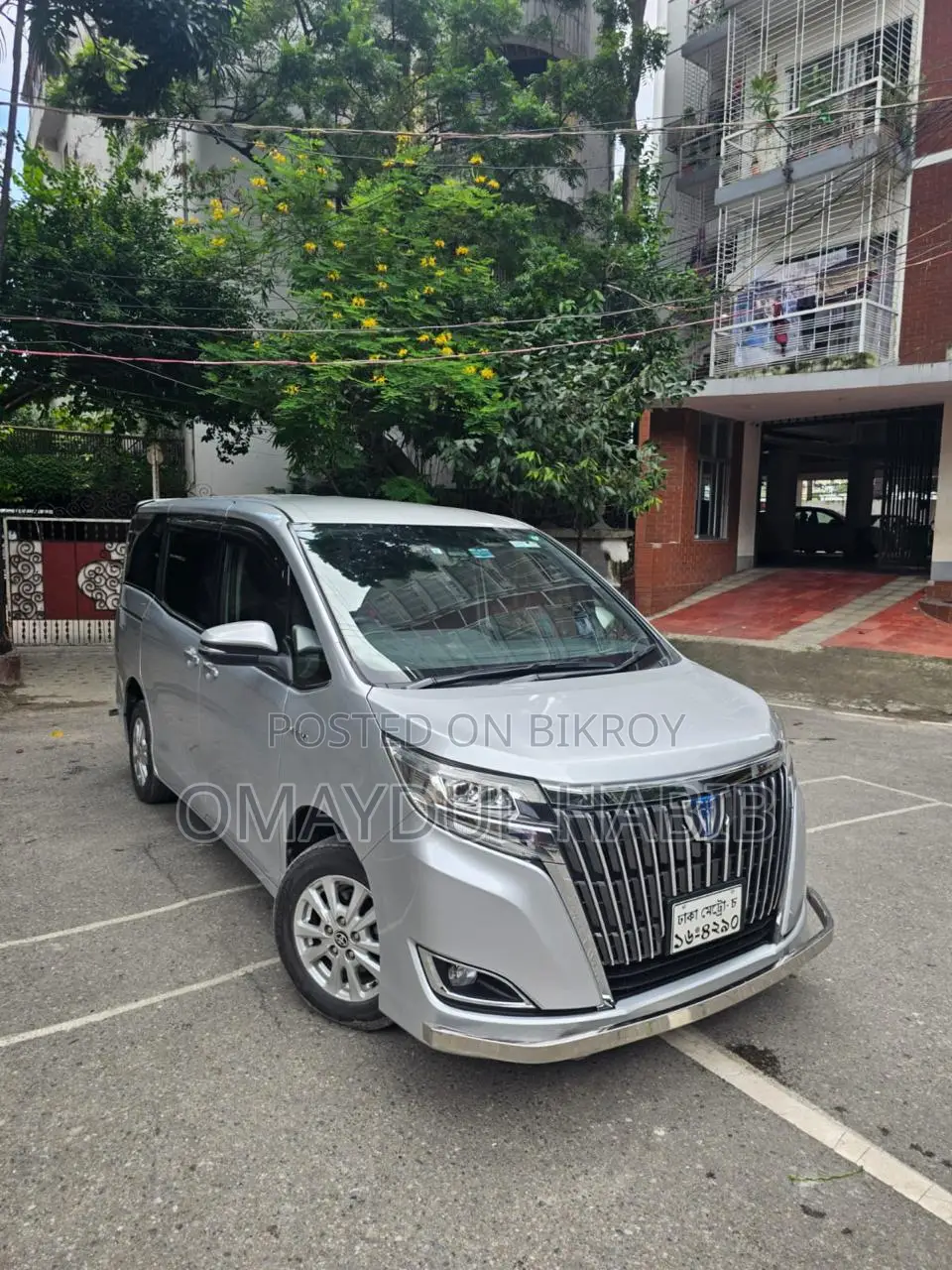 Toyota Esquire ১.৮ ফ্রন্ট হুইল ড্রাইভ হাইব্রিড (৭ সিটার) ২০১৮ সিলভার