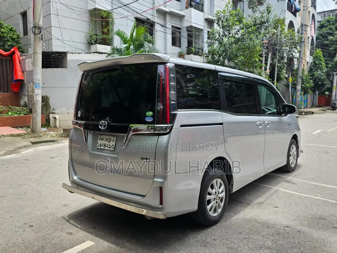 Toyota Esquire ১.৮ ফ্রন্ট হুইল ড্রাইভ হাইব্রিড (৭ সিটার) ২০১৮ সিলভার