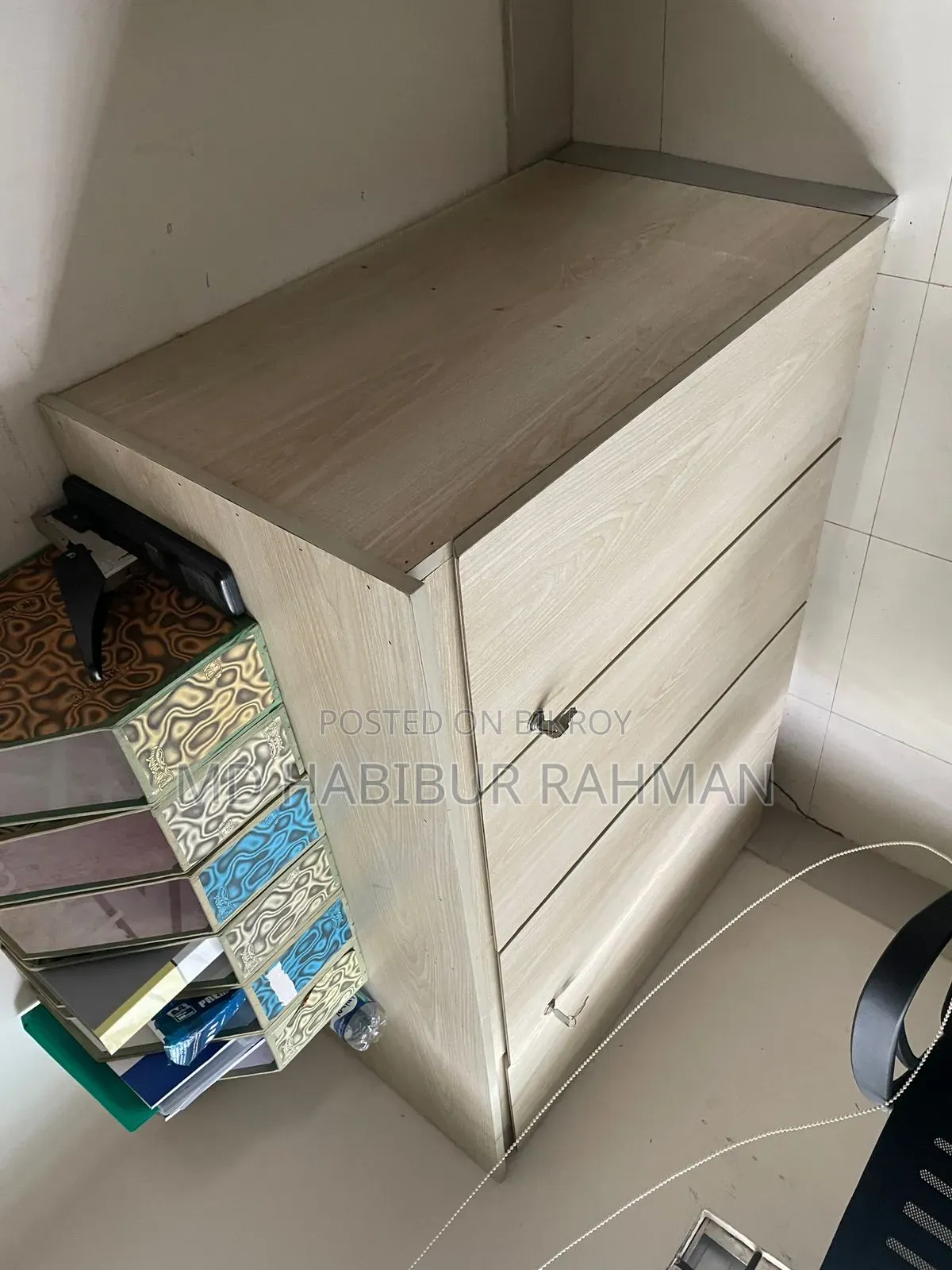 ওয়াল কেবিনেট।