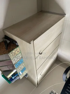 ওয়াল কেবিনেট।