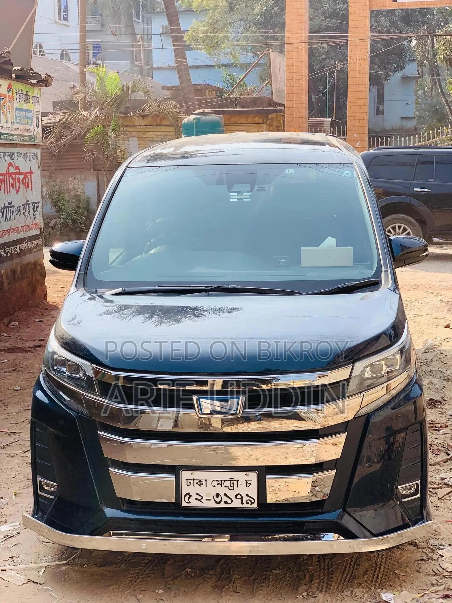 টয়োটা নোয়া ১.৮ ফ্রন্ট হুইল ড্রাইভ হাইব্রিড (৭ সিটার) ২০১৮ ব্লু