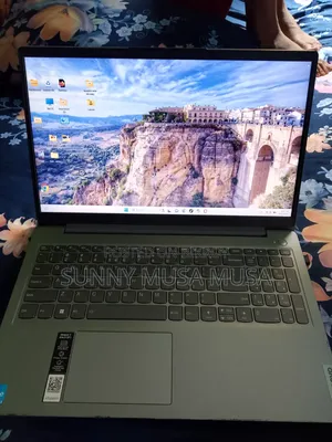 Laptop Lenovo Ideapad 3 8GB Intel Core 3 SSD 1TB