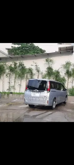 Toyota Noah 2.0 FWD (7 Seater) 2016 Silver