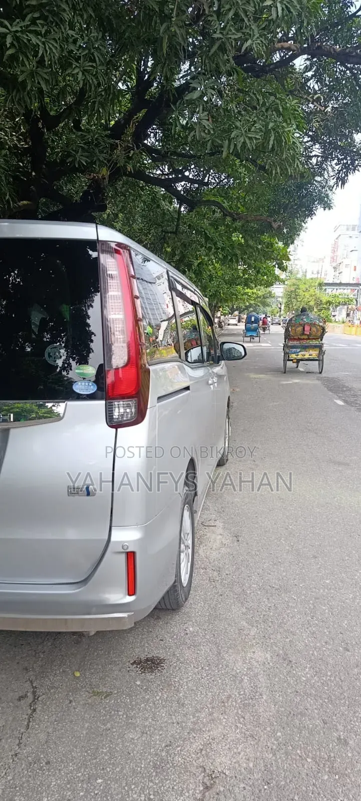 Toyota Noah 2.0 FWD (7 Seater) 2016 Silver