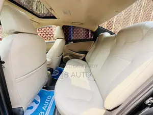হুন্দাই অ্যাকসেন্ট এসই ২০১৮ নীল