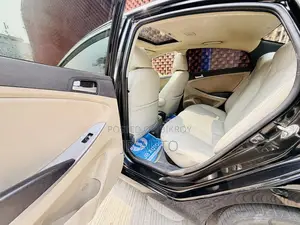 হুন্দাই অ্যাকসেন্ট এসই ২০১৮ নীল