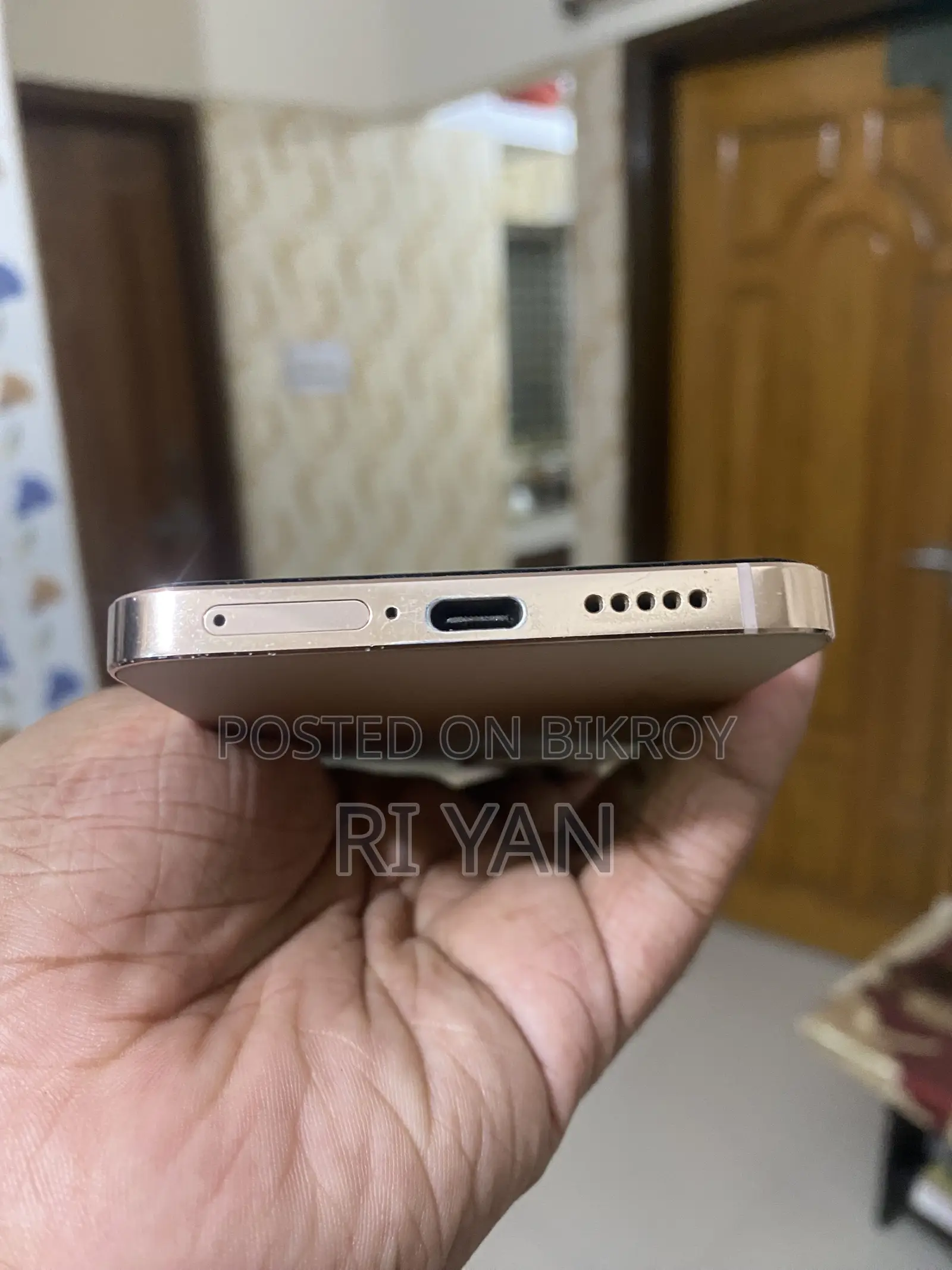 Vivo V23 5G ১২৮ জিবি গোল্ড