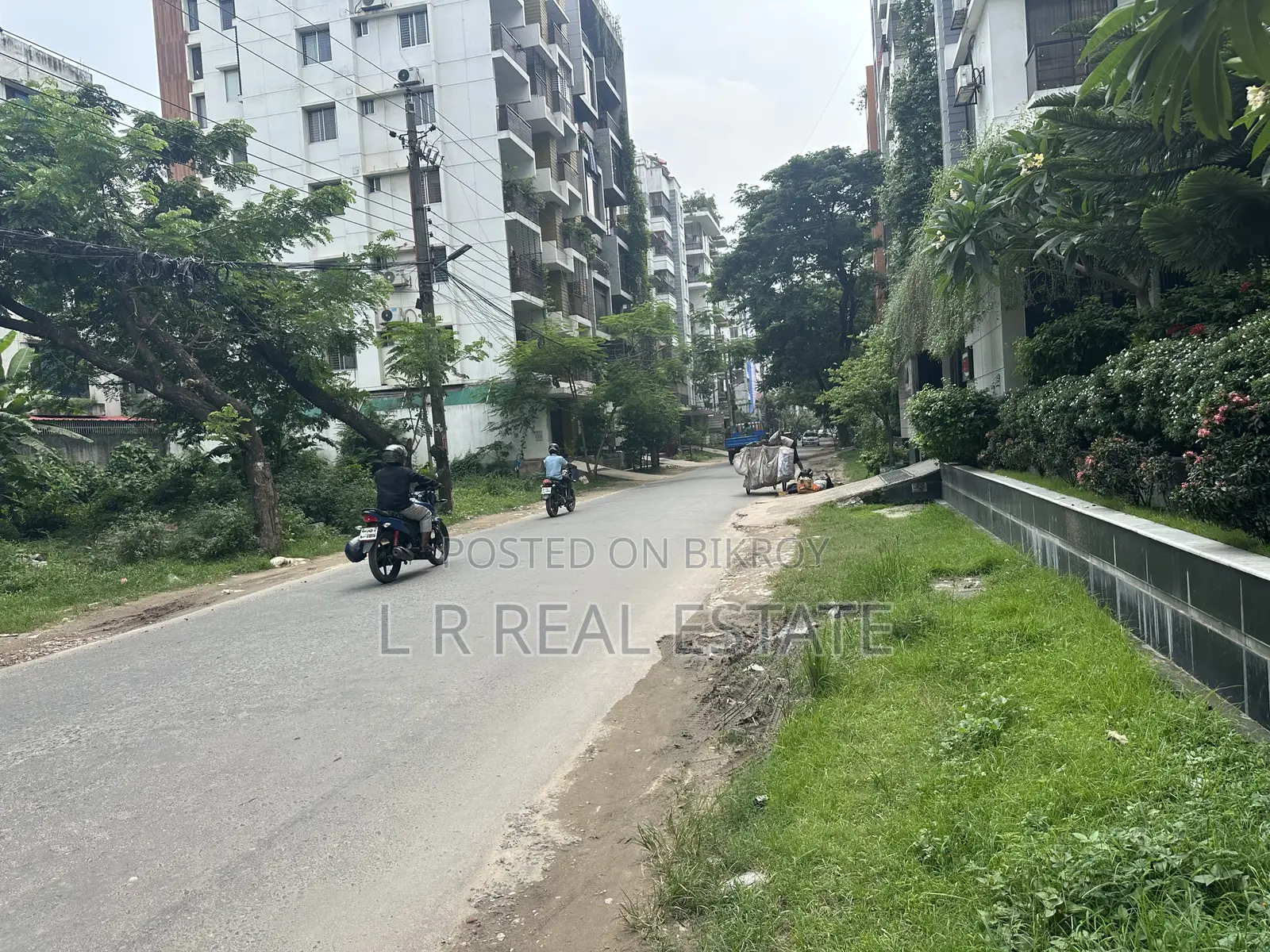 ব্লক-জে,৫-কাঠা,৪০'৪০' রোড কর্নার প্লট আর্জেন্ট বিক্রি হবে,বসুন্ধরা আ/এ