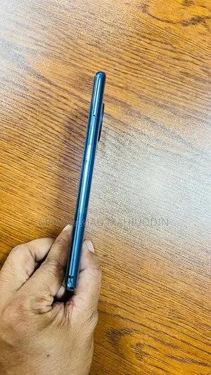 মোবাইল ফোন ২৫৬ জিবি নীল