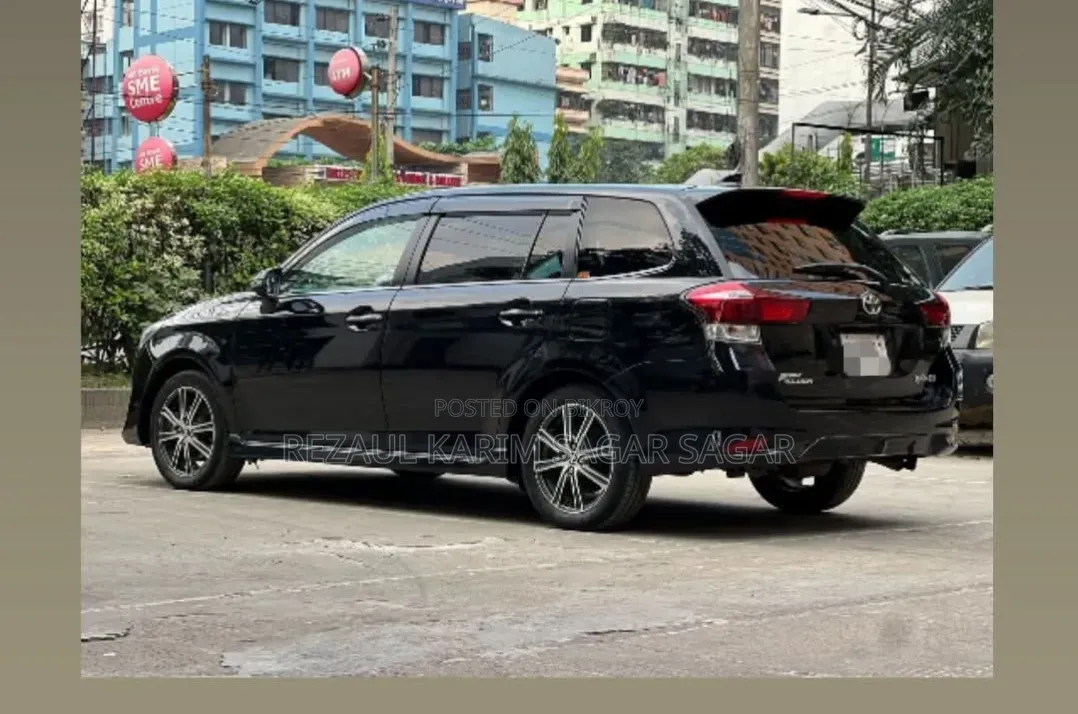 Toyota Corolla Fielder 2017 Black