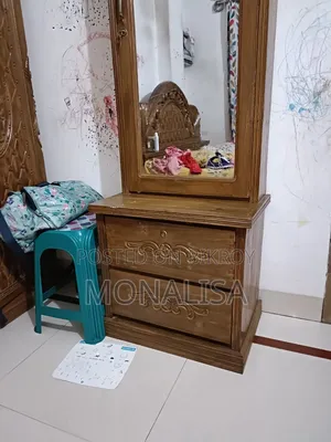 ড্রেসিং টেবিল