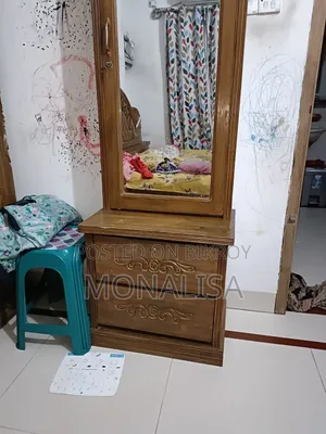 ড্রেসিং টেবিল