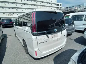 Toyota Esquire 2021 Pearl