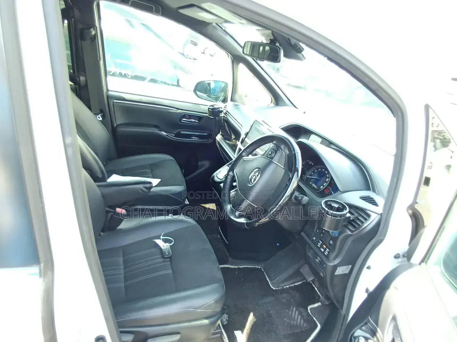 Toyota Esquire 2021 Pearl