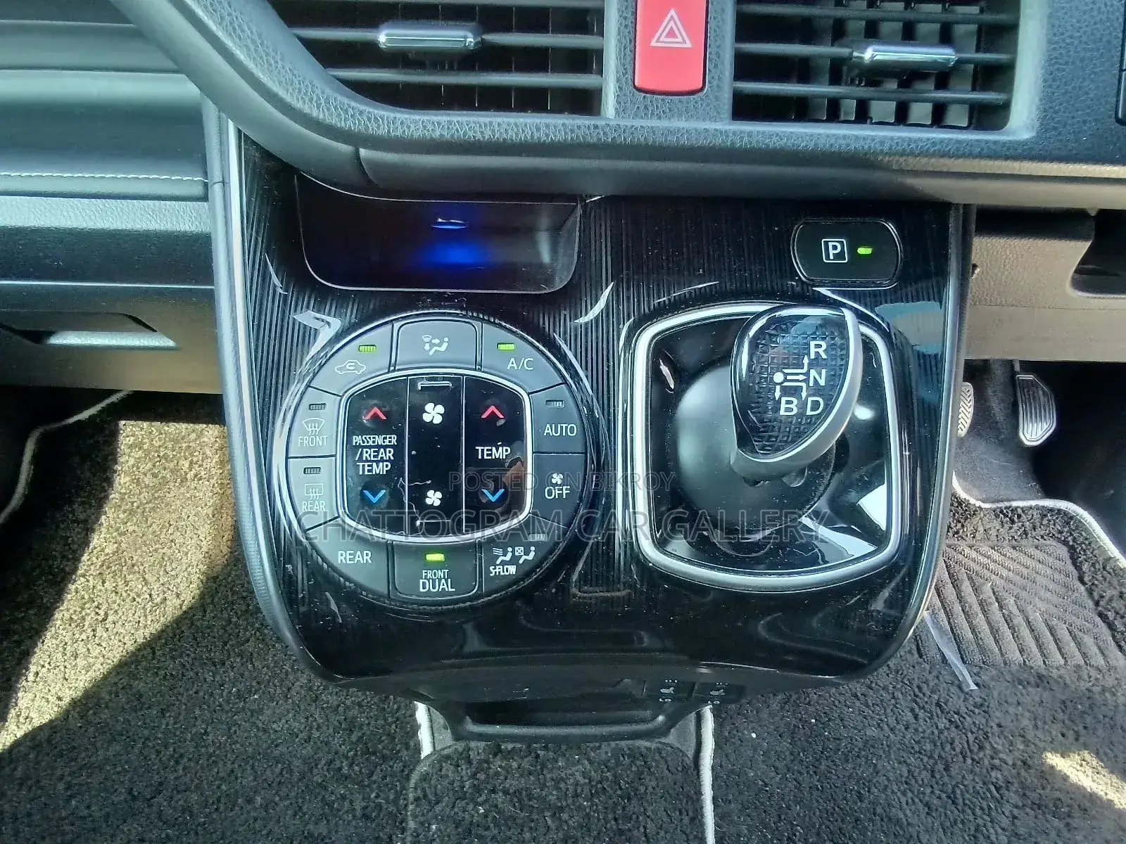 Toyota Esquire 2021 Pearl