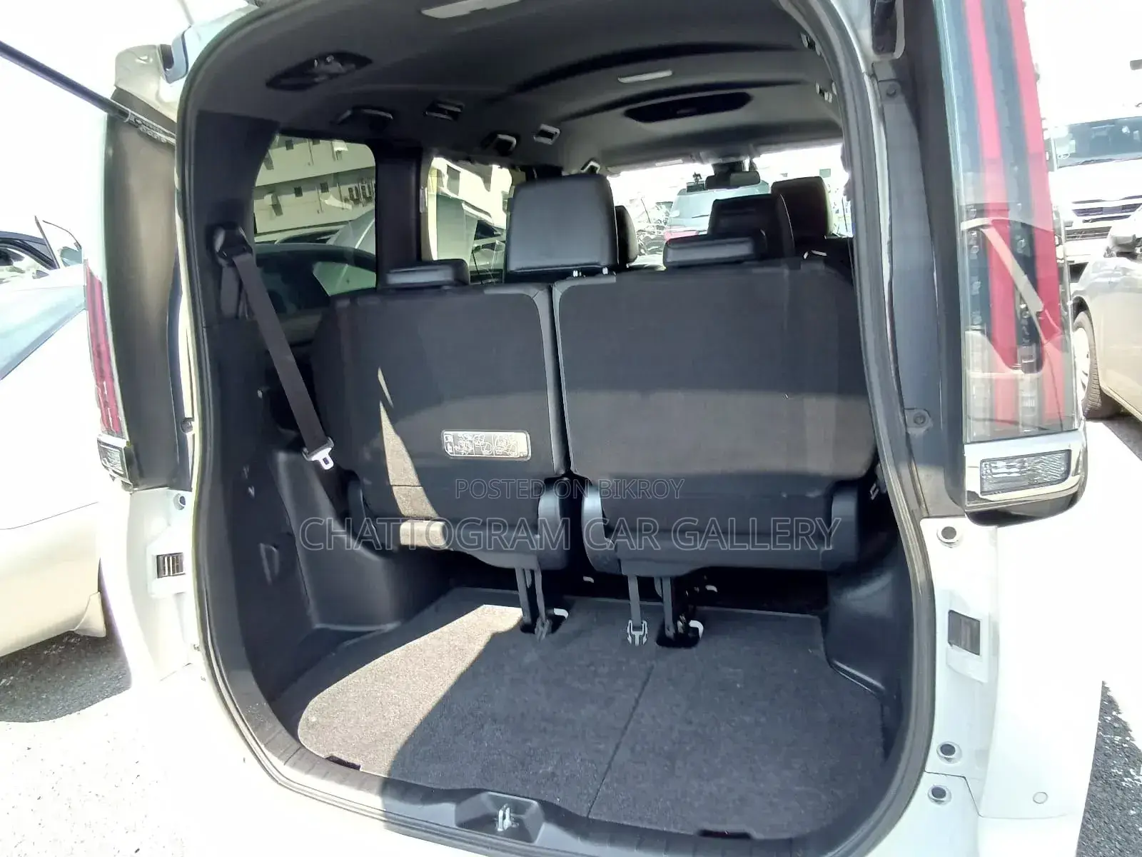 Toyota Esquire 2021 Pearl