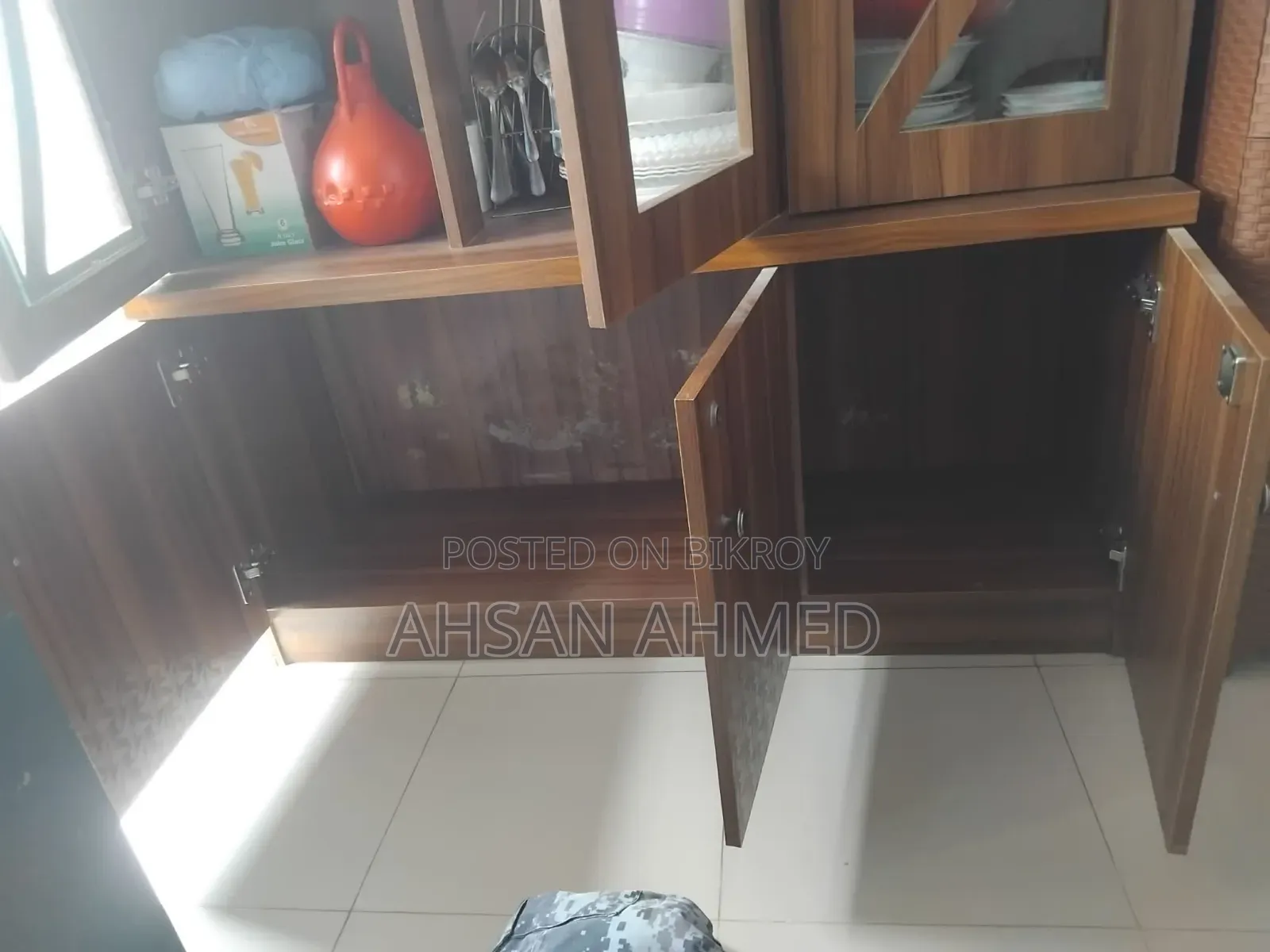 শোকেস/ক্রোকারিজ ওয়াল কেবিনেট