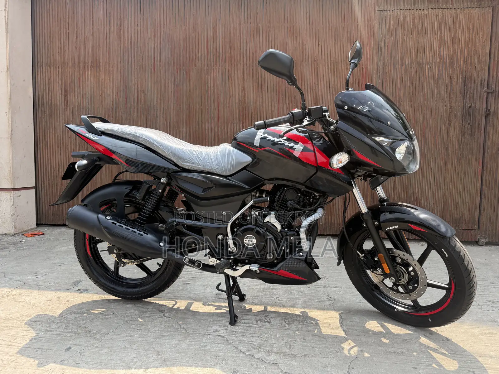 Bajaj Pulsar 150 2025 Black