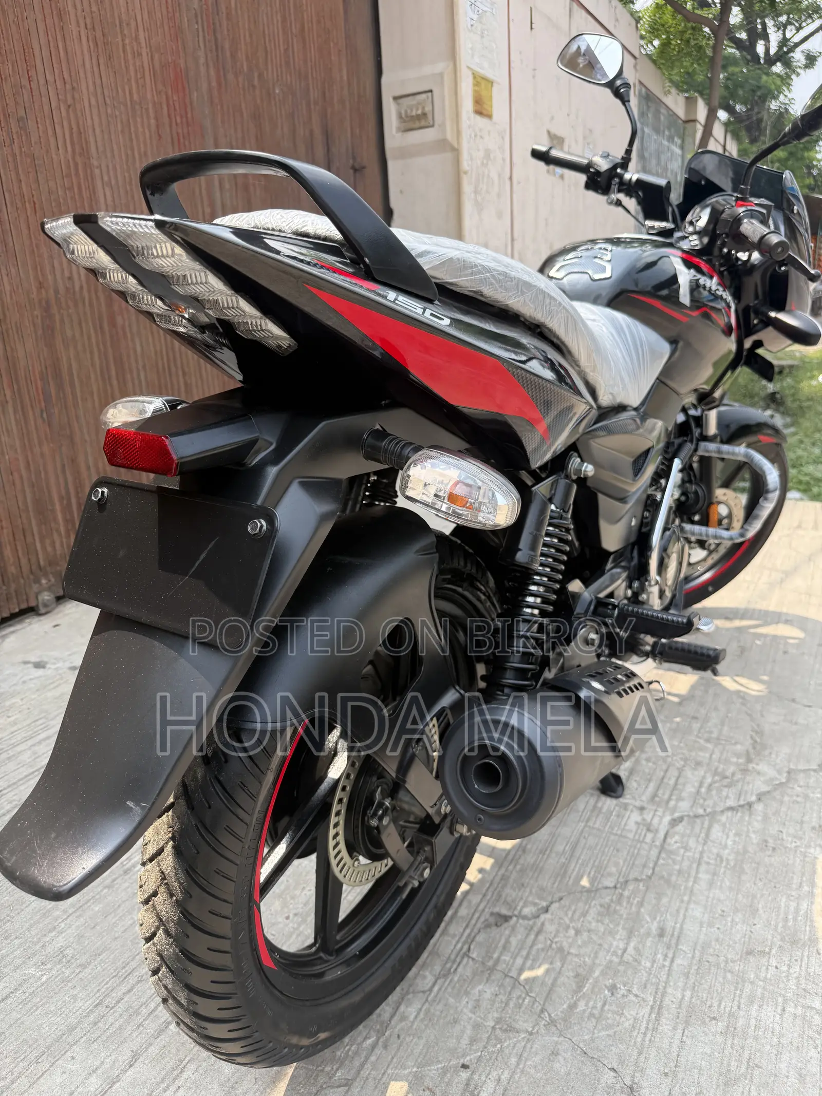 Bajaj Pulsar 150 2025 Black