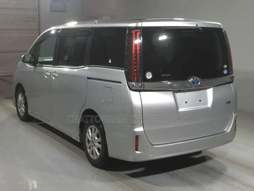 Toyota Noah 2.0 AWD (7 Seater) 2021 Silver