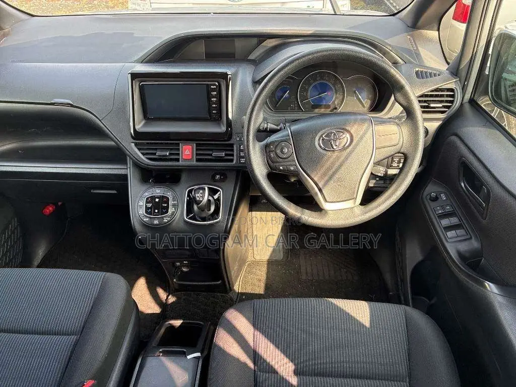 Toyota Noah 2.0 AWD (7 Seater) 2021 Silver