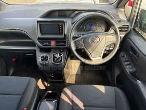 Toyota Noah 2.0 AWD (7 Seater) 2021 Silver