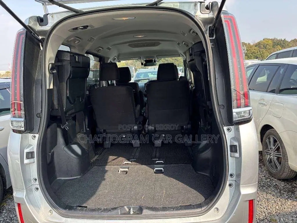Toyota Noah 2.0 AWD (7 Seater) 2021 Silver