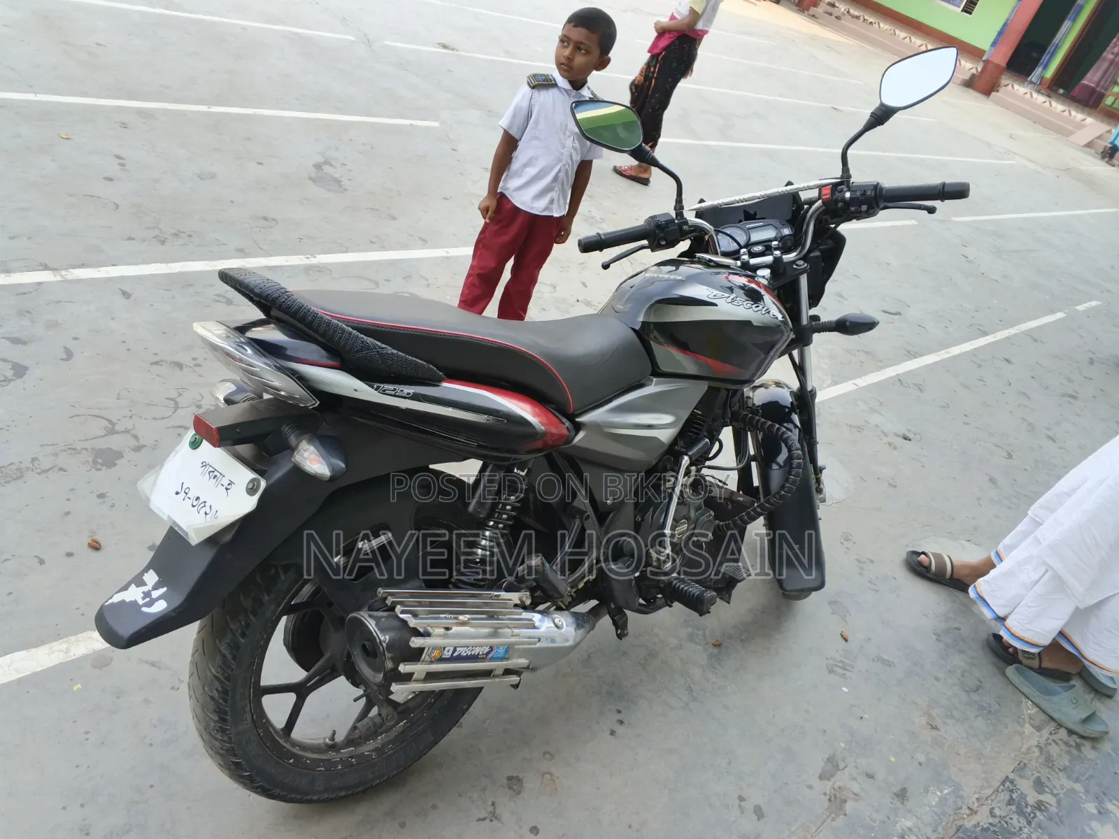 বাজাজ ডিসকভার ১২৫ ২০১৯ কালো