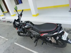 বাজাজ ডিসকভার ১২৫ ২০১৯ কালো