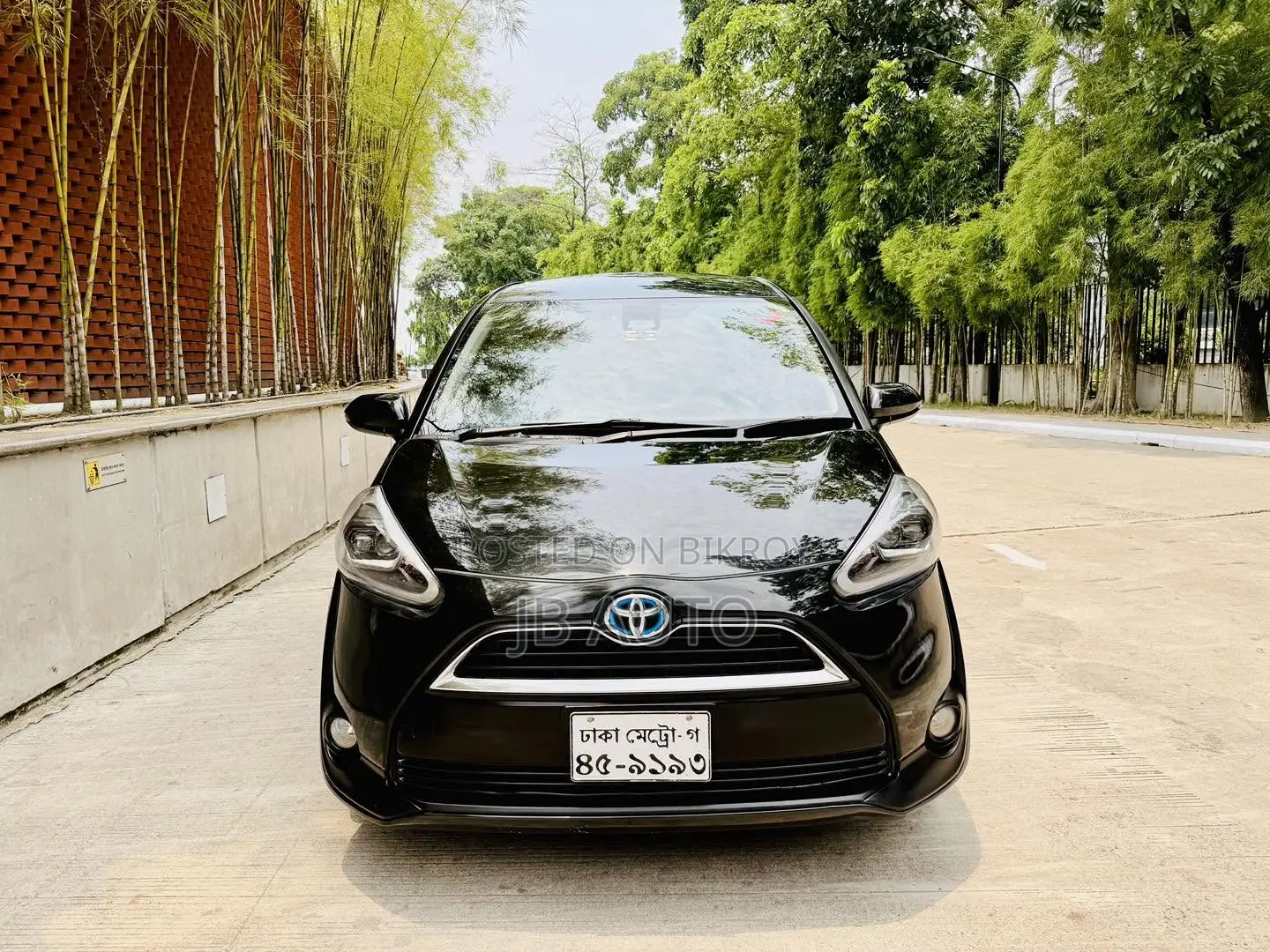 Toyota Sienta 1.5 Hybrid FWD (6-seater) 2016 Black