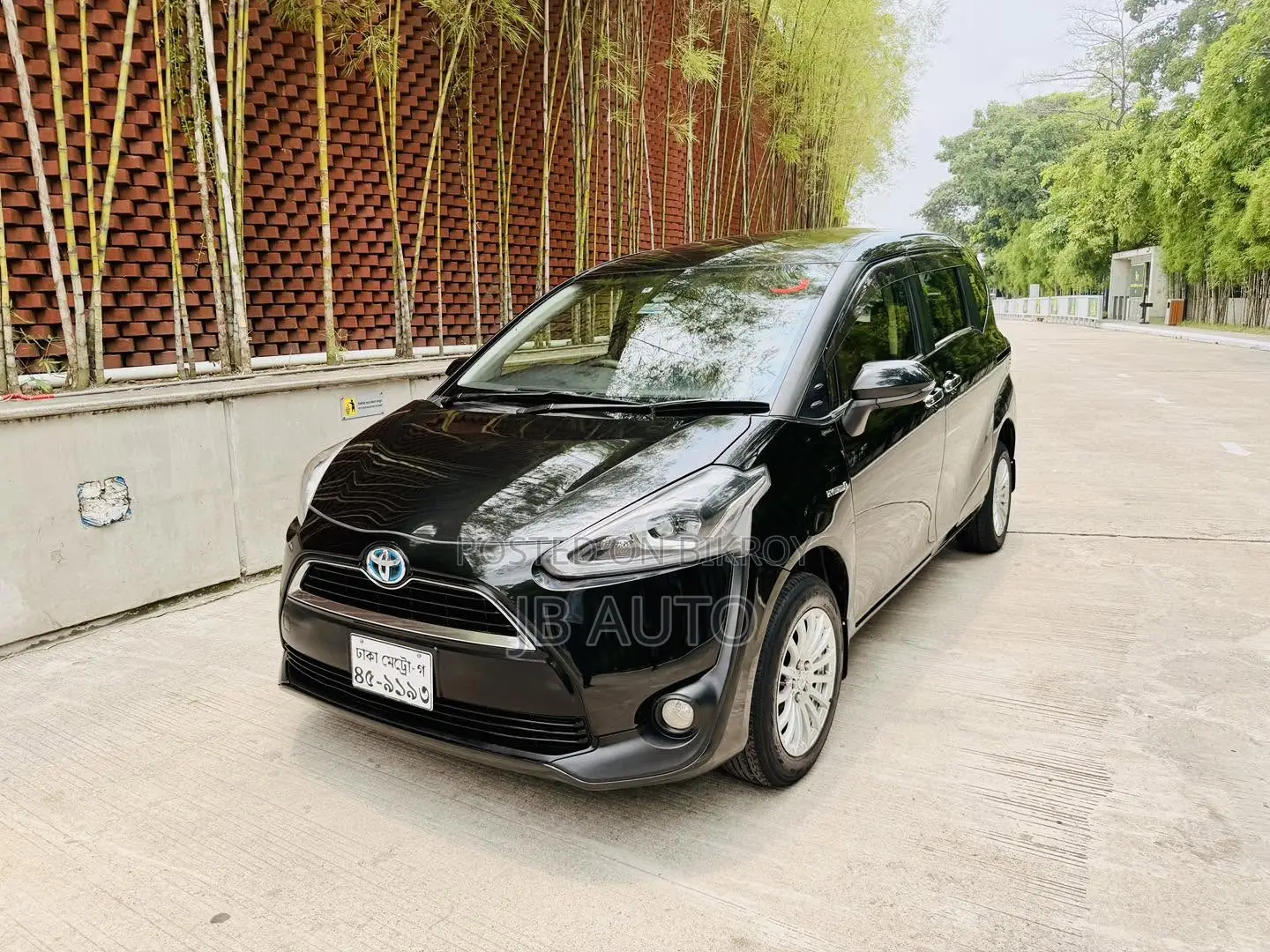 Toyota Sienta 1.5 Hybrid FWD (6-seater) 2016 Black