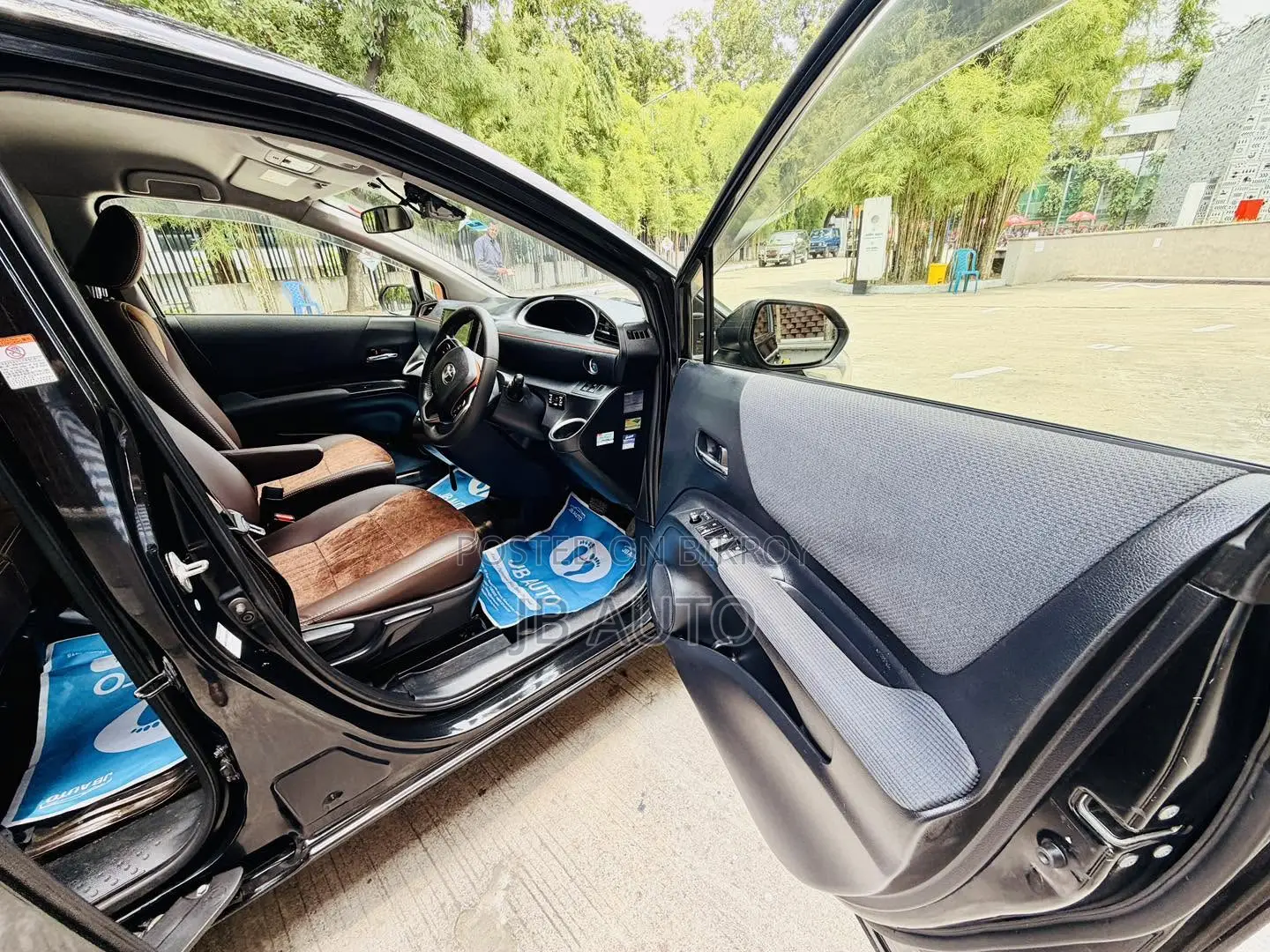 Toyota Sienta 1.5 Hybrid FWD (6-seater) 2016 Black