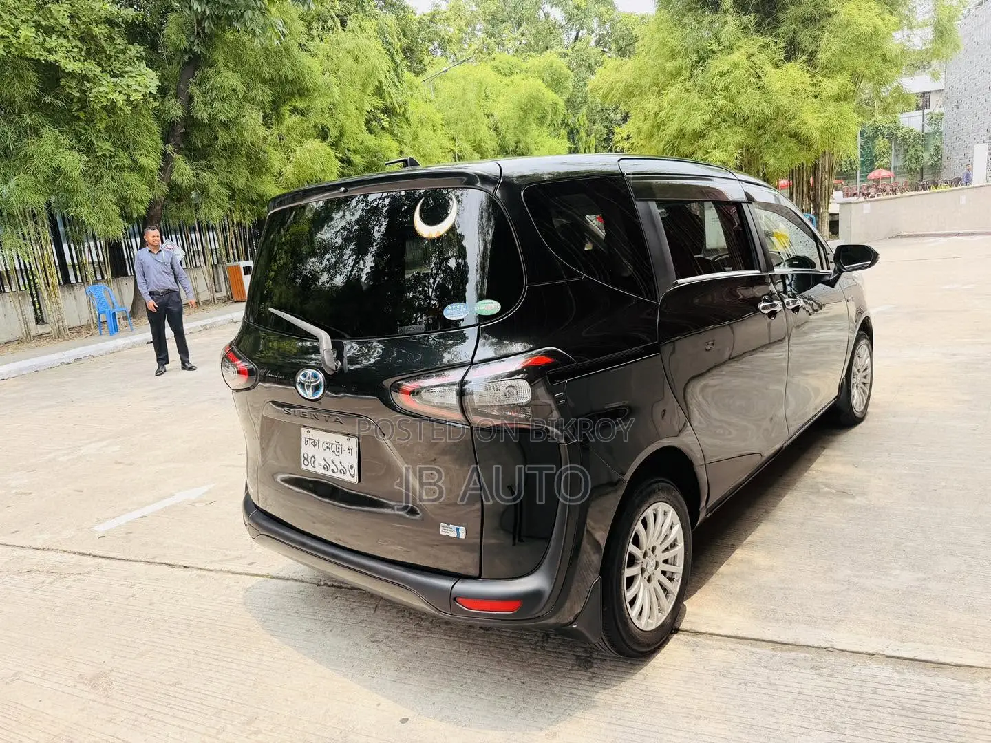 Toyota Sienta 1.5 Hybrid FWD (6-seater) 2016 Black