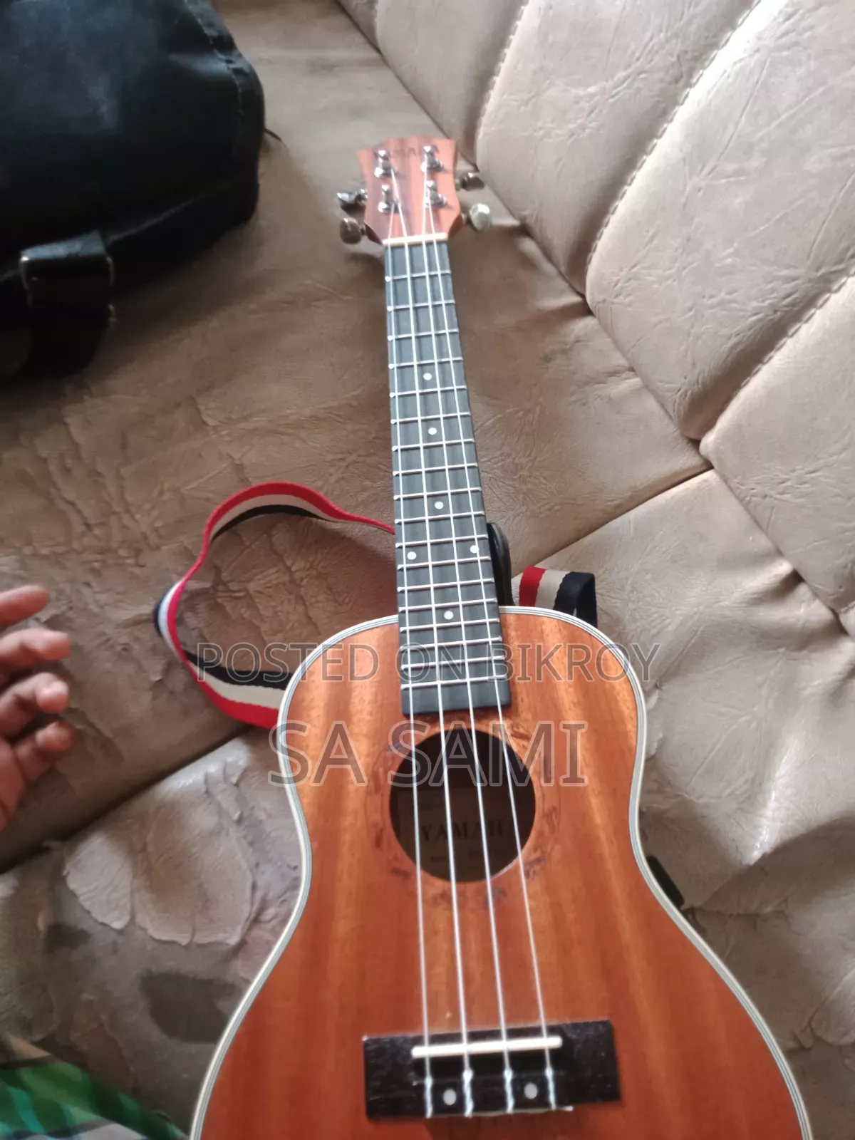 একটিও উকুলেলে বিক্রি হবে।