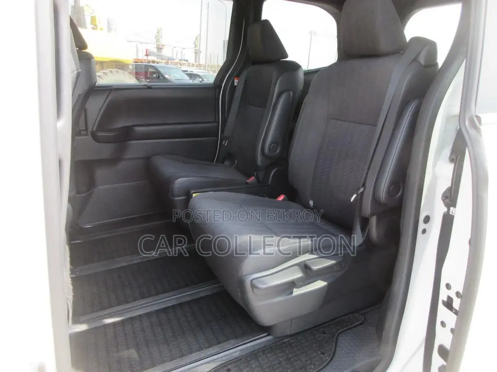 Toyota Noah 2023 Pearl