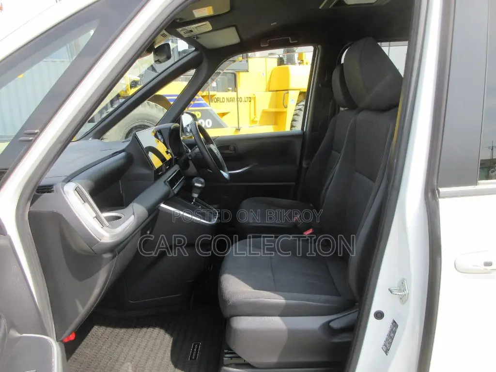 Toyota Noah 2023 Pearl