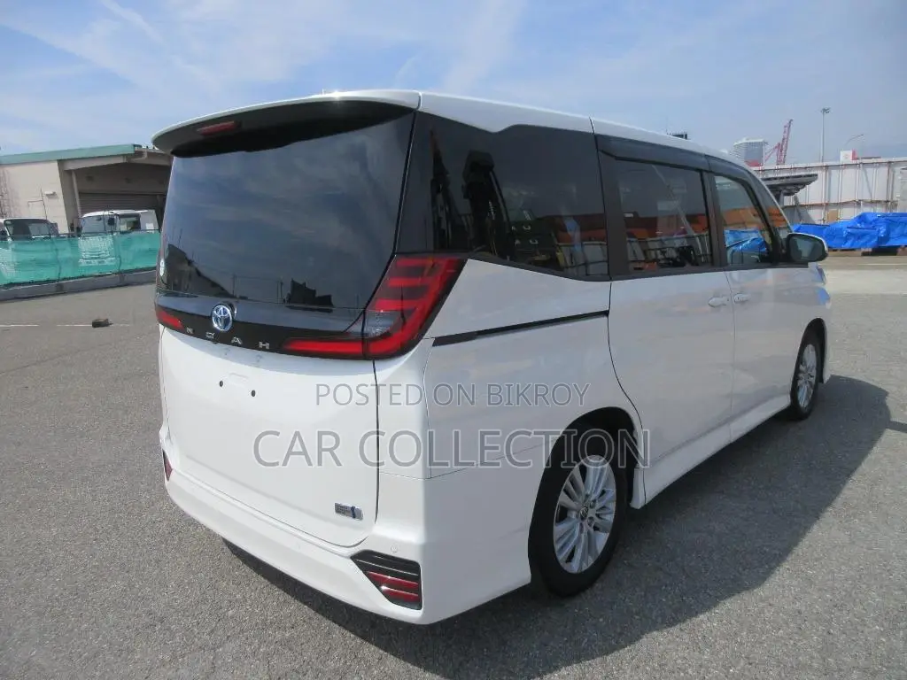 Toyota Noah 2023 Pearl