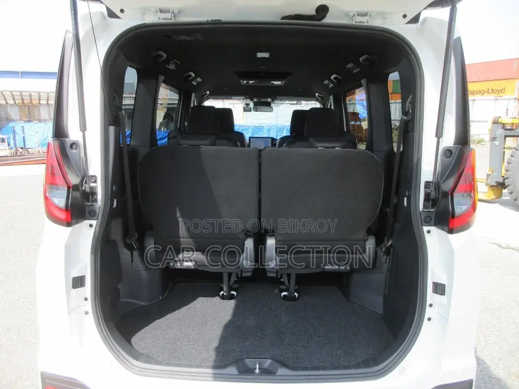 Toyota Noah 2023 Pearl