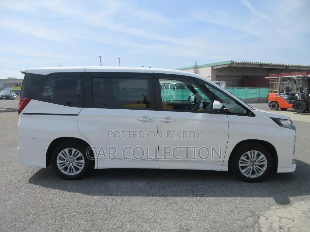 Toyota Noah 2023 Pearl