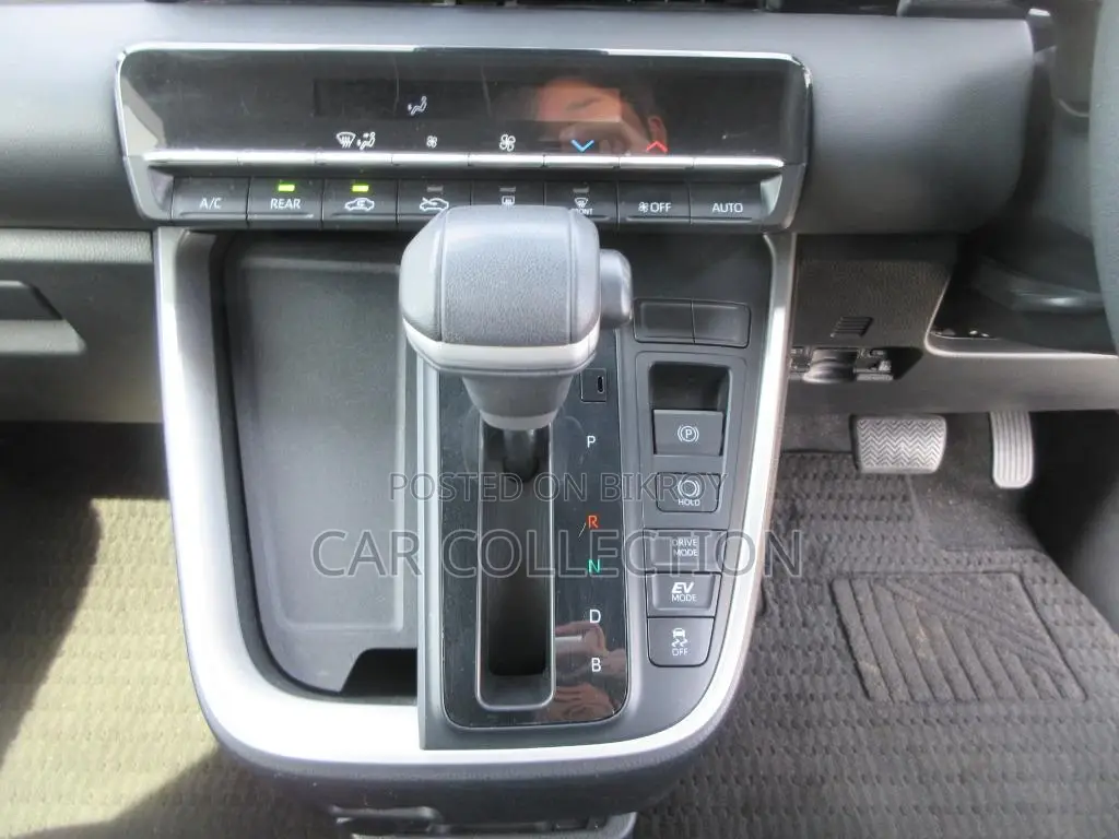 Toyota Noah 2023 Pearl