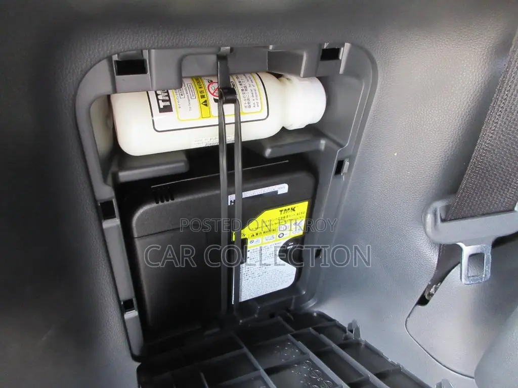 Toyota Noah 2023 Pearl