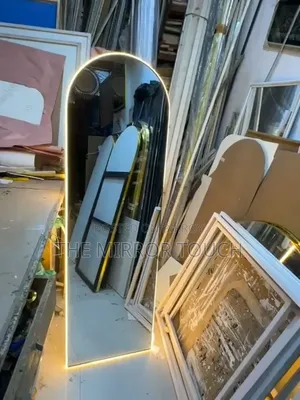 বর্ডার লাইট সহ আয়না