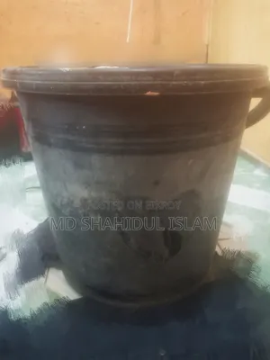 বড় সাইজের একটি প্লাস্টিকের বালতি বিক্রি করা হবে।