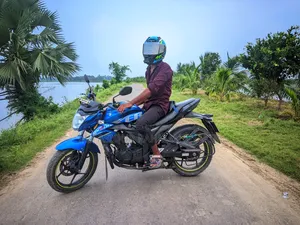 সুজুকি জিক্সার মনোটোন ২০১৭ ব্লু