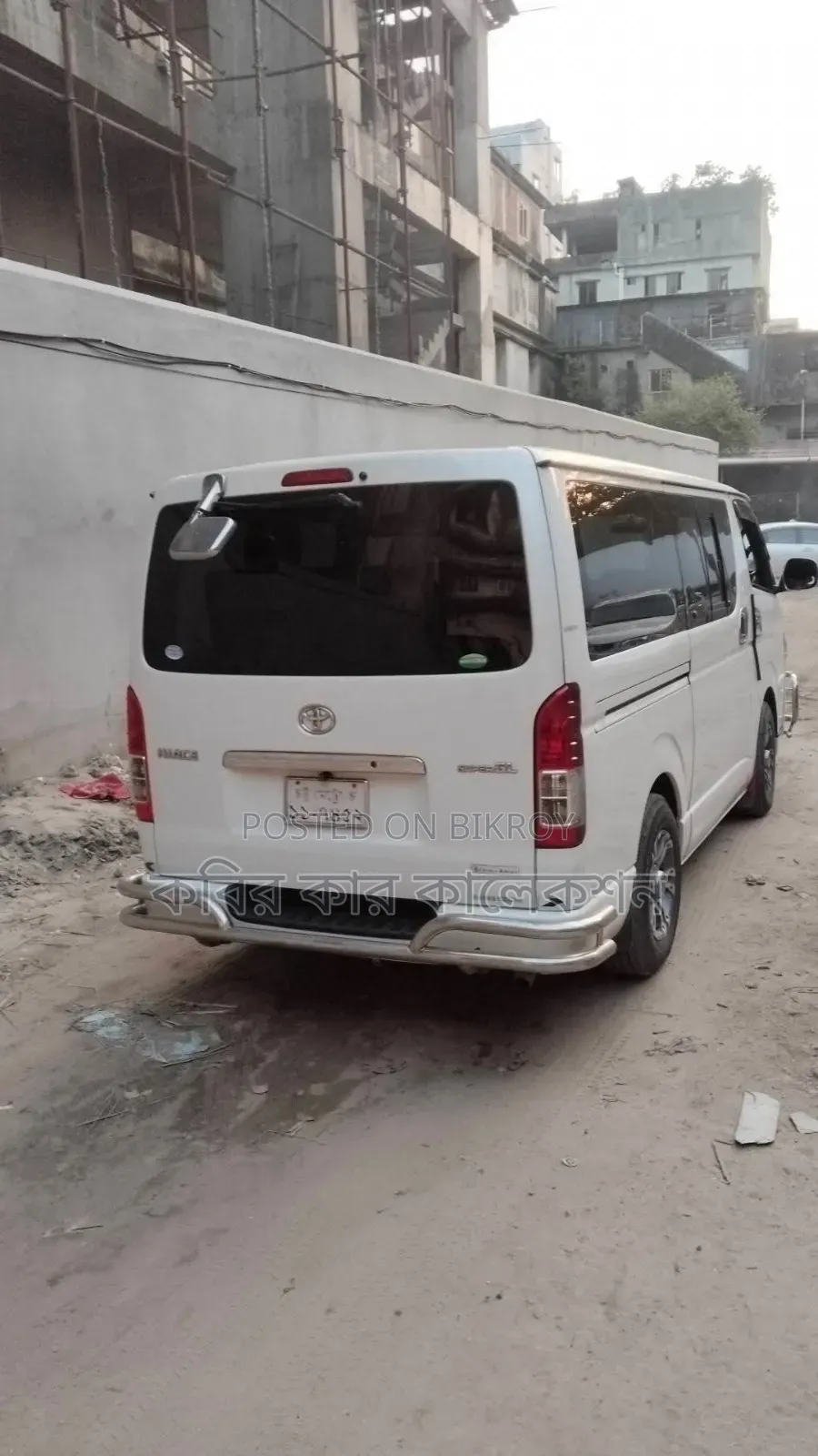 Toyota HiAce 2012 White