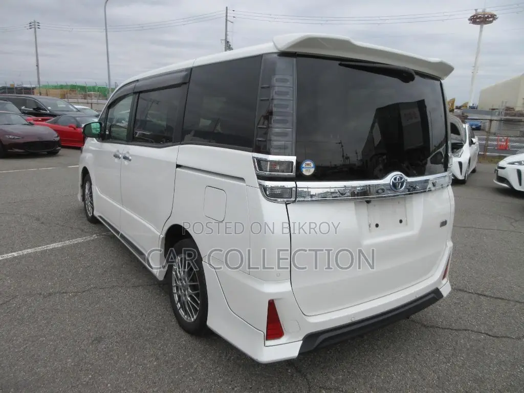 Toyota Voxy 2021 Pearl