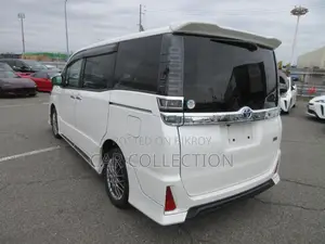 Toyota Voxy 2021 Pearl