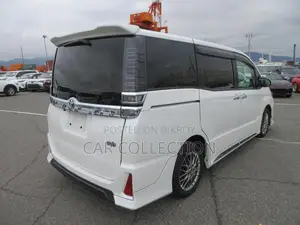 Toyota Voxy 2021 Pearl