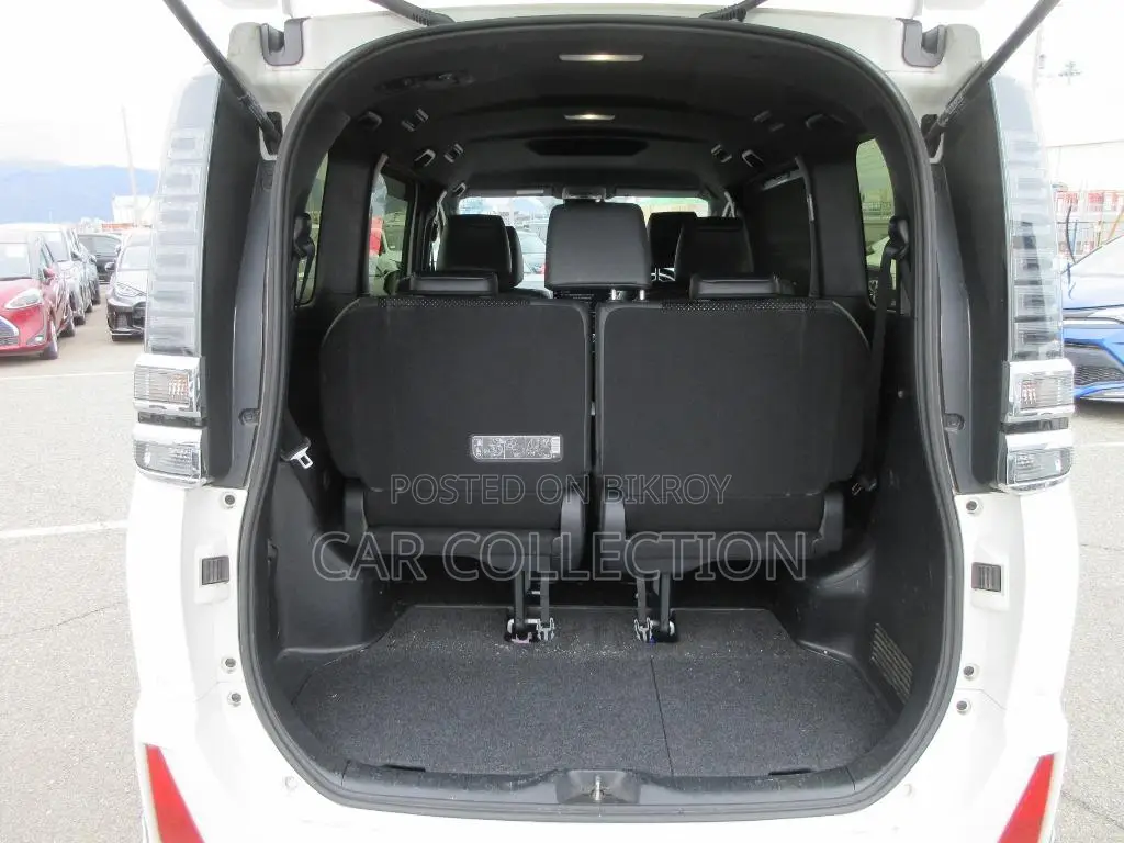 Toyota Voxy 2021 Pearl