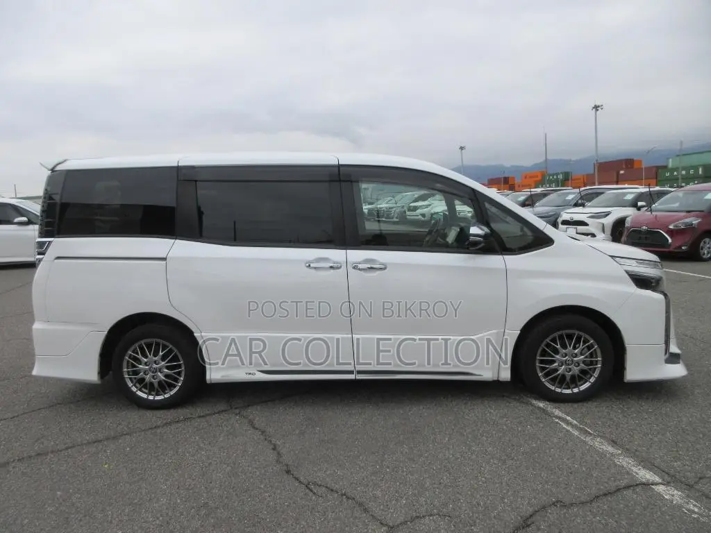 Toyota Voxy 2021 Pearl